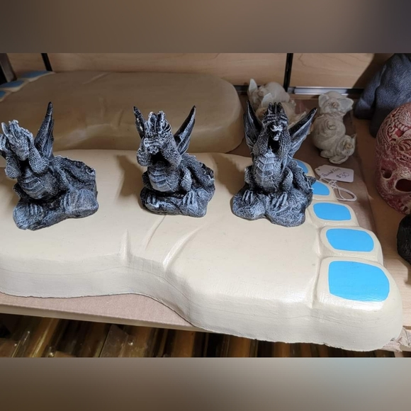 Wise dragons (cement) - Picture 1 of 1